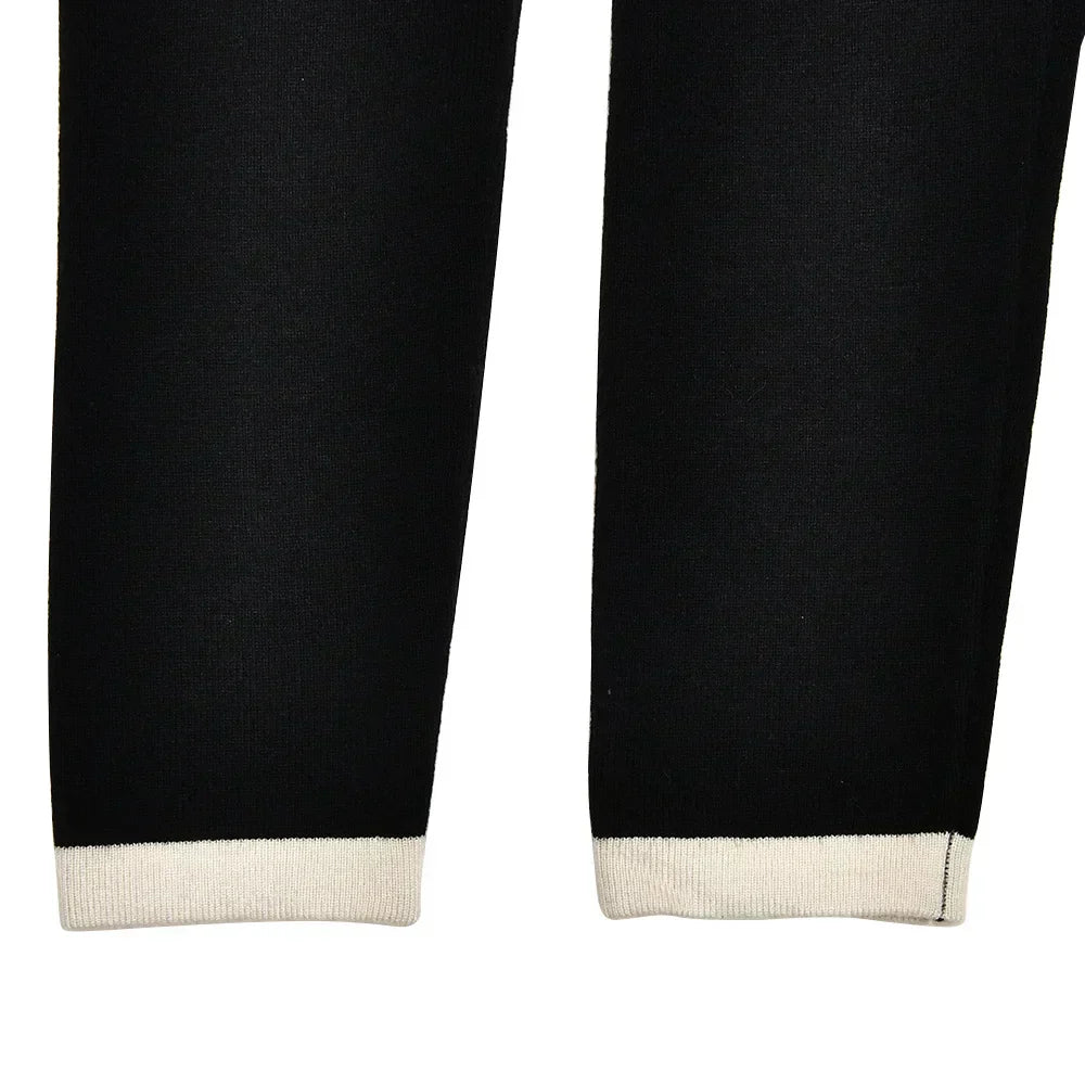 חליפת שני חלקים סרוגה בעיצוב קלאסי מחויט סריג ומכנסיים קצרים - אלנה