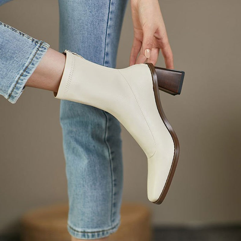 Salter מגפי דמוי עור עם עקב