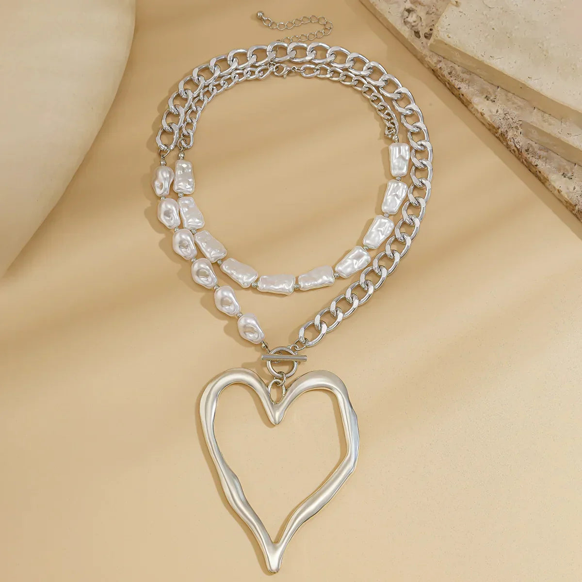 שרשרת משולבת פנינים ותליון לב