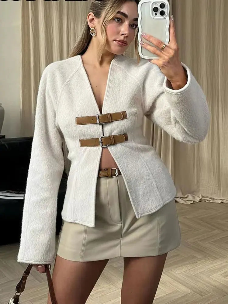 Alysha מעיל צמר בגזרת וי עם אבזמים