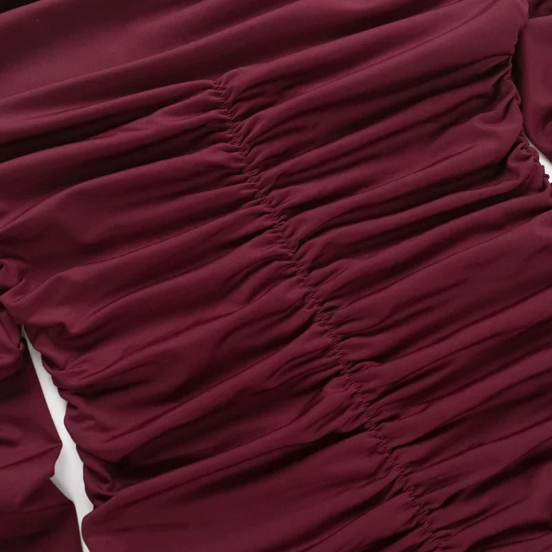 Bruce שמלת מיני אוף שולדר עם קפלים מחטבים